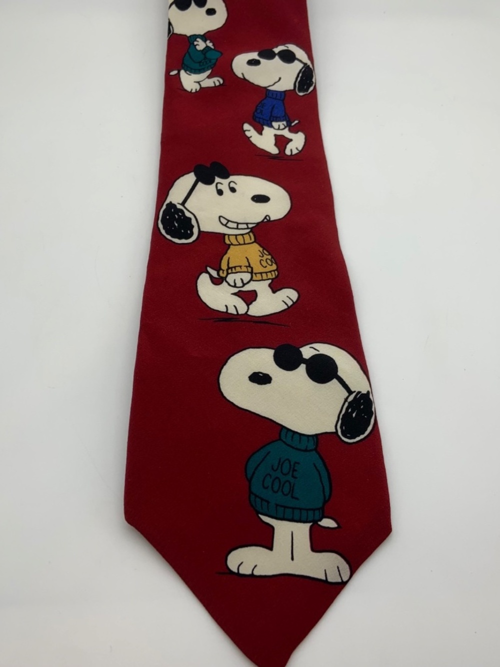 Vintage Peanuts Snoopy Cartoon 'Joe Cool' Fun 100% Silk Tie Red